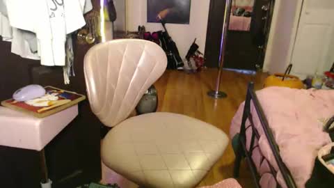 Snapshot of maditron chatting on February 20, 2026, 11:27 pm Maditron online show from February 20, 2026, 11:27 pm