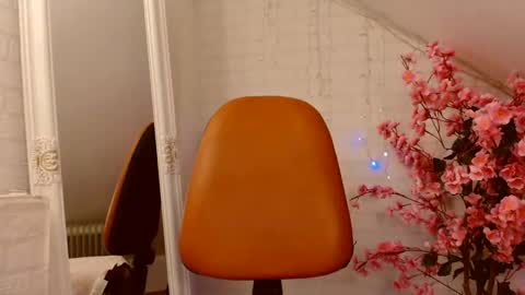 Snapshot of madlyn_dee chatting on March 2, 2025, 11:20 pm Leena online show from March 2, 2025, 11:20 pm