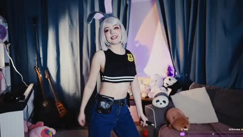 Snapshot of madnessalise chatting on March 25, 2026, 8:15 pm Alice online show from March 25, 2026, 8:15 pm