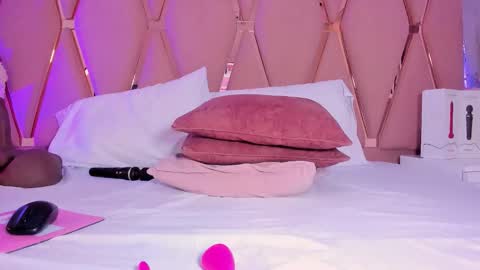 Mady James online show from December 5, 2025, 2:25 pm