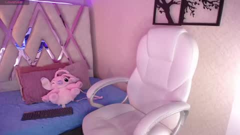 Madyson online show from April 18, 2026, 11:58 am