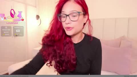 Mae Lyra online show from December 16, 2025, 4:34 pm