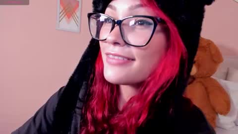 Mae Lyra online show from February 20, 2026, 9:37 pm