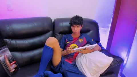 Snapshot of mael_twink chatting on April 3, 2026, 6:06 pm Mael online show from April 3, 2026, 6:06 pm