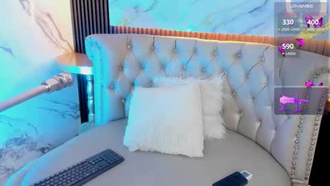 Snapshot of maeve_bigboobs chatting on November 26, 2025, 1:50 am Mae online show from November 26, 2025, 1:50 am