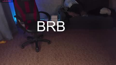 Snapshot of maevee chatting on December 3, 2024, 9:33 am Maevee online show from December 3, 2024, 9:33 am