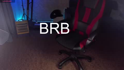 Snapshot of maevee chatting on December 6, 2024, 9:32 am Maevee online show from December 6, 2024, 9:32 am