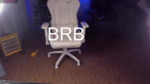 Snapshot of maevee chatting on December 29, 2024, 9:28 am Maevee online show from December 29, 2024, 9:28 am