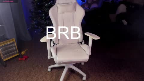 Snapshot of maevee chatting on January 5, 2025, 9:37 am Maevee online show from January 5, 2025, 9:37 am