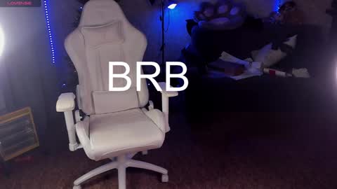 Snapshot of maevee chatting on January 16, 2025, 9:37 am Maevee online show from January 16, 2025, 9:37 am