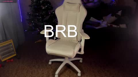 Snapshot of maevee chatting on January 17, 2025, 10:11 am Maevee online show from January 17, 2025, 10:11 am