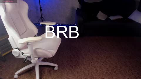 Snapshot of maevee chatting on February 14, 2025, 10:38 am Maevee online show from February 14, 2025, 10:38 am