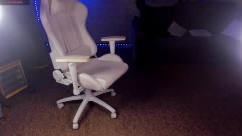 Snapshot of maevee chatting on February 15, 2025, 11:17 am Maevee online show from February 15, 2025, 11:17 am