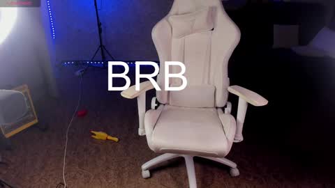 Snapshot of maevee chatting on February 17, 2025, 9:56 am Maevee online show from February 17, 2025, 9:56 am