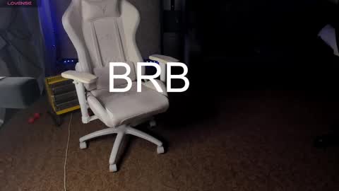 Snapshot of maevee chatting on February 18, 2025, 10:16 am Maevee online show from February 18, 2025, 10:16 am