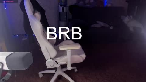 Snapshot of maevee chatting on February 25, 2025, 10:26 am Maevee online show from February 25, 2025, 10:26 am