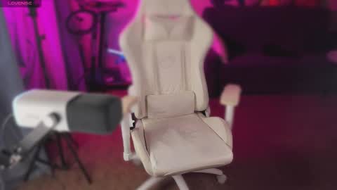 Snapshot of maevee chatting on September 21, 2025, 9:11 am Maevee online show from September 21, 2025, 9:11 am