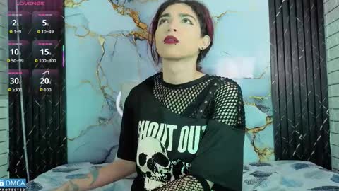 Snapshot of maevekuro chatting on October 13, 2025, 3:17 am maevekuro online show from October 13, 2025, 3:17 am