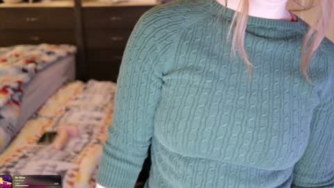 Snapshot of maevivant chatting on January 16, 2026, 9:19 pm Mae online show from January 16, 2026, 9:19 pm