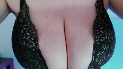 Maggie   online show from February 2, 2025, 9:51 am