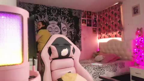 Snapshot of magic_clairewitch chatting on December 7, 2024, 8:05 pm Claire online show from December 7, 2024, 8:05 pm