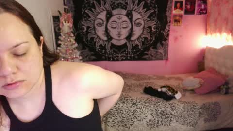 Snapshot of magic_clairewitch chatting on December 25, 2024, 3:06 pm Claire online show from December 25, 2024, 3:06 pm