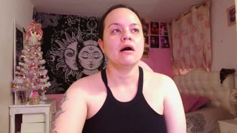 Snapshot of magic_clairewitch chatting on December 25, 2024, 10:48 pm Claire online show from December 25, 2024, 10:48 pm