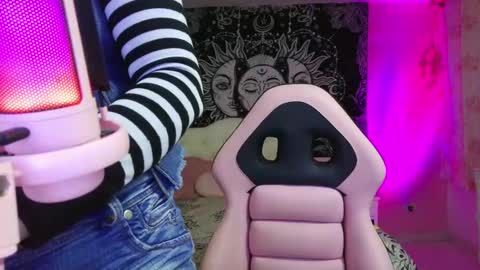 Snapshot of magic_clairewitch chatting on March 12, 2025, 1:47 am Claire online show from March 12, 2025, 1:47 am