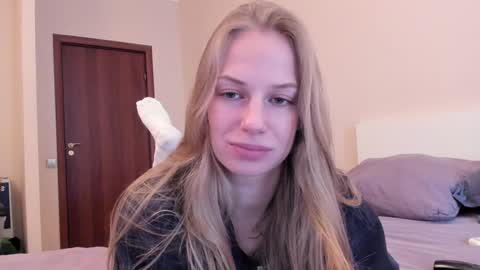 Snapshot of magic_couple13 chatting on November 10, 2025, 10:25 am Alice online show from November 10, 2025, 10:25 am