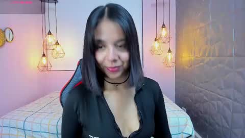 Snapshot of magic_oliviah chatting on June 14, 2026, 12:07 pm Oliviah online show from June 14, 2026, 12:07 pm