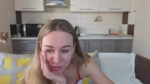 Snapshot of magical_mermaids chatting on October 6, 2025, 6:00 am Alice online show from October 6, 2025, 6:00 am