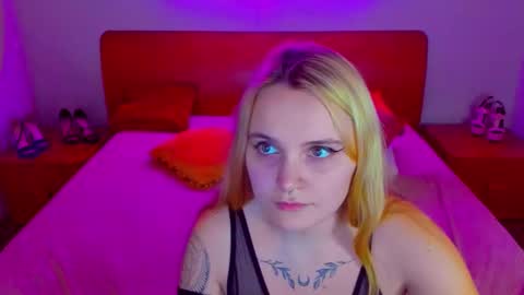 Lili and Bella online show from December 27, 2024, 11:06 am