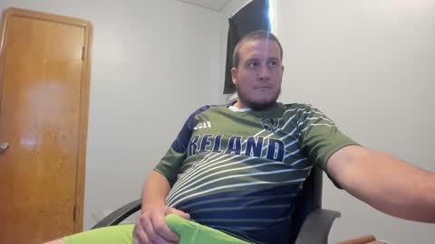 Snapshot of magicman176 chatting on September 14, 2025, 3:44 pm Magic176 online show from September 14, 2025, 3:44 pm