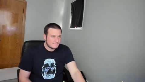 Snapshot of magicman176 chatting on December 15, 2025, 7:18 pm Magic176 online show from December 15, 2025, 7:18 pm