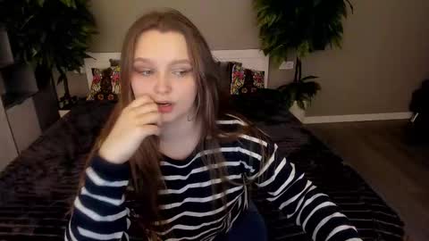 Snapshot of magicpeachhs chatting on November 26, 2025, 7:31 am Emily online show from November 26, 2025, 7:31 am