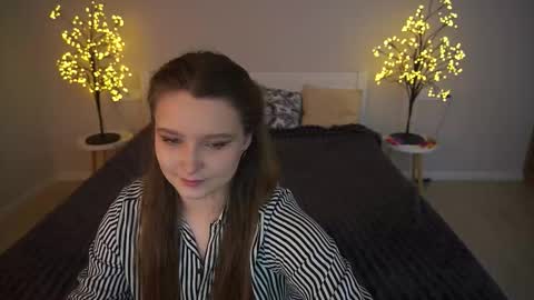 Snapshot of magicpeachhs chatting on December 1, 2025, 1:38 pm Emily online show from December 1, 2025, 1:38 pm