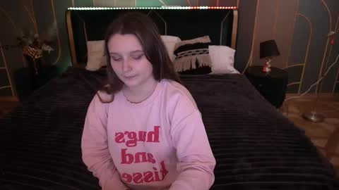 Snapshot of magicpeachhs chatting on December 3, 2025, 1:53 pm Emily online show from December 3, 2025, 1:53 pm
