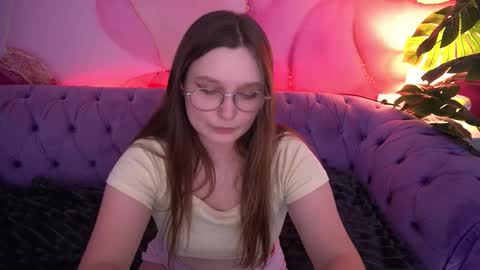 Snapshot of magicpeachhs chatting on December 18, 2025, 3:07 pm Emily online show from December 18, 2025, 3:07 pm