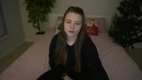 Snapshot of magicpeachhs chatting on January 13, 2026, 7:02 am Emily online show from January 13, 2026, 7:02 am