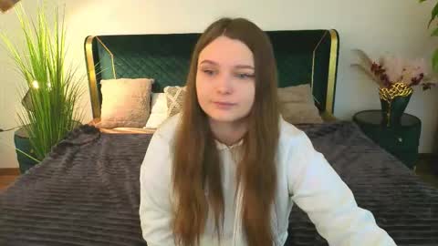 Snapshot of magicpeachhs chatting on March 25, 2026, 7:36 am Emily online show from March 25, 2026, 7:36 am