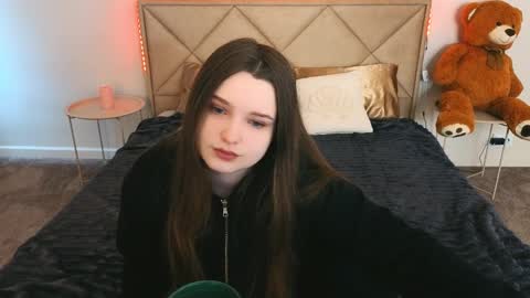 Snapshot of magicpeachhs chatting on April 8, 2026, 6:13 am Emily online show from April 8, 2026, 6:13 am