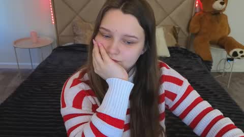 Snapshot of magicpeachhs chatting on April 13, 2026, 5:35 am Emily online show from April 13, 2026, 5:35 am