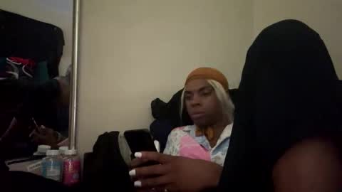 magiicboo online show from November 13, 2025, 4:33 am