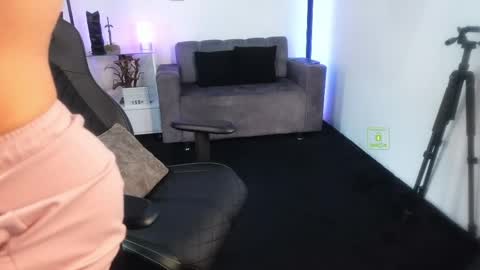 If you want me to use the Lovense please let me know  --    online show from April 8, 2026, 5:02 pm