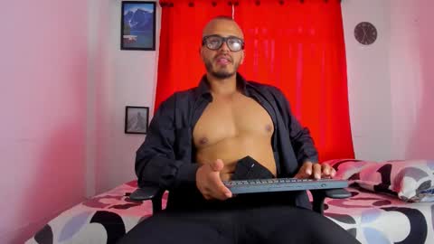 Magnusclark online show from November 11, 2025, 6:08 pm