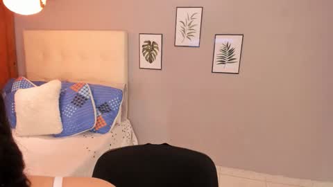 Snapshot of maia_w10 chatting on November 10, 2025, 12:15 pm Maia online show from November 10, 2025, 12:15 pm