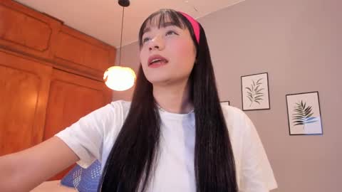 Snapshot of maia_w10 chatting on November 12, 2025, 12:16 pm Maia online show from November 12, 2025, 12:16 pm