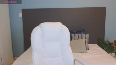 Maiaa Ruiz  online show from February 8, 2025, 3:42 pm