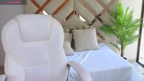 Maiaa Ruiz  online show from March 8, 2025, 5:11 pm