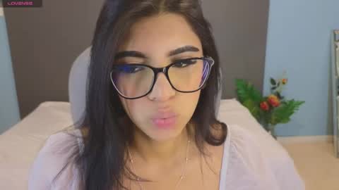 Maiaa Ruiz  online show from September 8, 2025, 2:38 pm